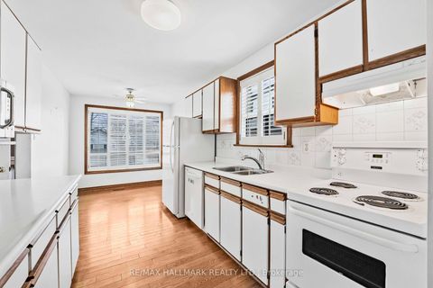 Photo 4 at 17 Tofield Crescent, Kipling, Toronto
