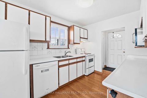 Photo 5 at 17 Tofield Crescent, Kipling, Toronto