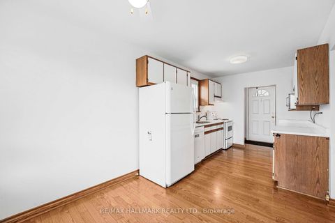 Photo 6 at 17 Tofield Crescent, Kipling, Toronto