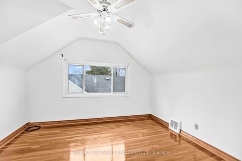 Photo 10 at 17 Tofield Crescent, Kipling, Toronto