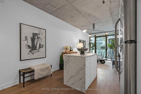 Photo 2 at 804 - 650 King Street W, Waterfront Communities C1, Toronto