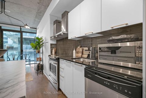 Photo 4 at 804 - 650 King Street W, Waterfront Communities C1, Toronto
