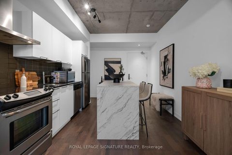Photo 10 at 804 - 650 King Street W, Waterfront Communities C1, Toronto