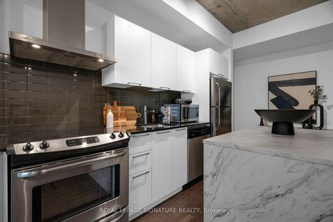 Photo 12 at 804 - 650 King Street W, Waterfront Communities C1, Toronto