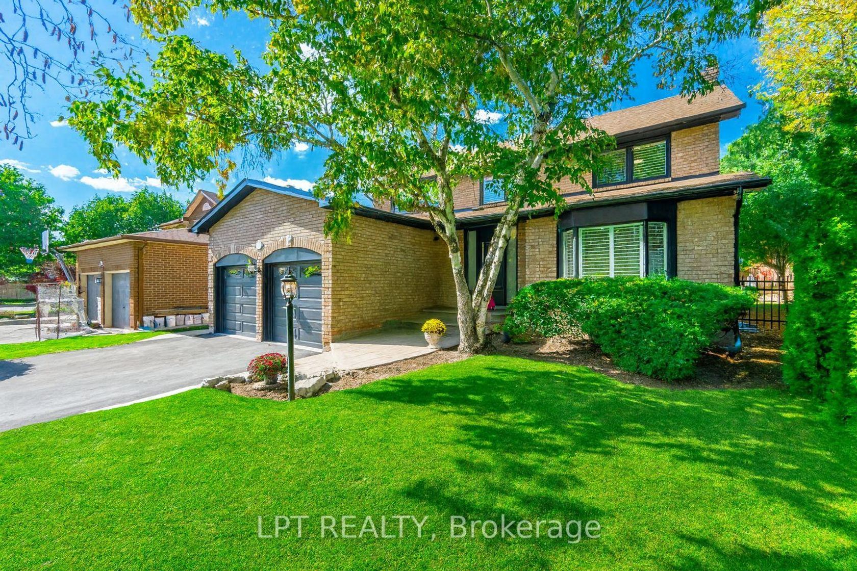 1324 Birchcliff Drive, GA Glen Abbey, Oakville by Loree Meneguzzi Real Estate 1324 Birchcliff Drive, GA Glen Abbey, Oakville