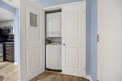 Photo 15 at 407 - 11 St Joseph Street, Bay Street Corridor, Toronto