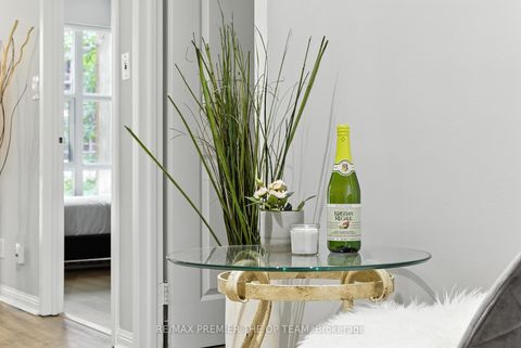 Photo 16 at 407 - 11 St Joseph Street, Bay Street Corridor, Toronto