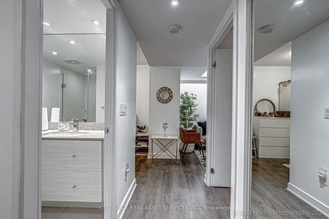 Photo 3 at 1020 - 525 Adelaide Street W, Waterfront Communities C1, Toronto