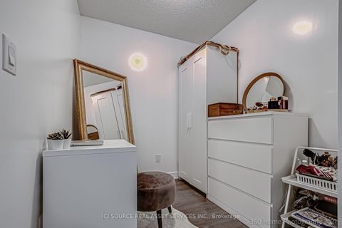 Photo 8 at 1020 - 525 Adelaide Street W, Waterfront Communities C1, Toronto