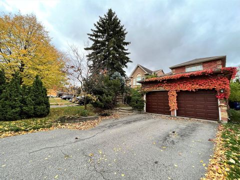 Photo 1 at 71 Covent Crescent, Aurora Highlands, Aurora Photo 1 at 71 Covent Crescent, Aurora Highlands, Aurora