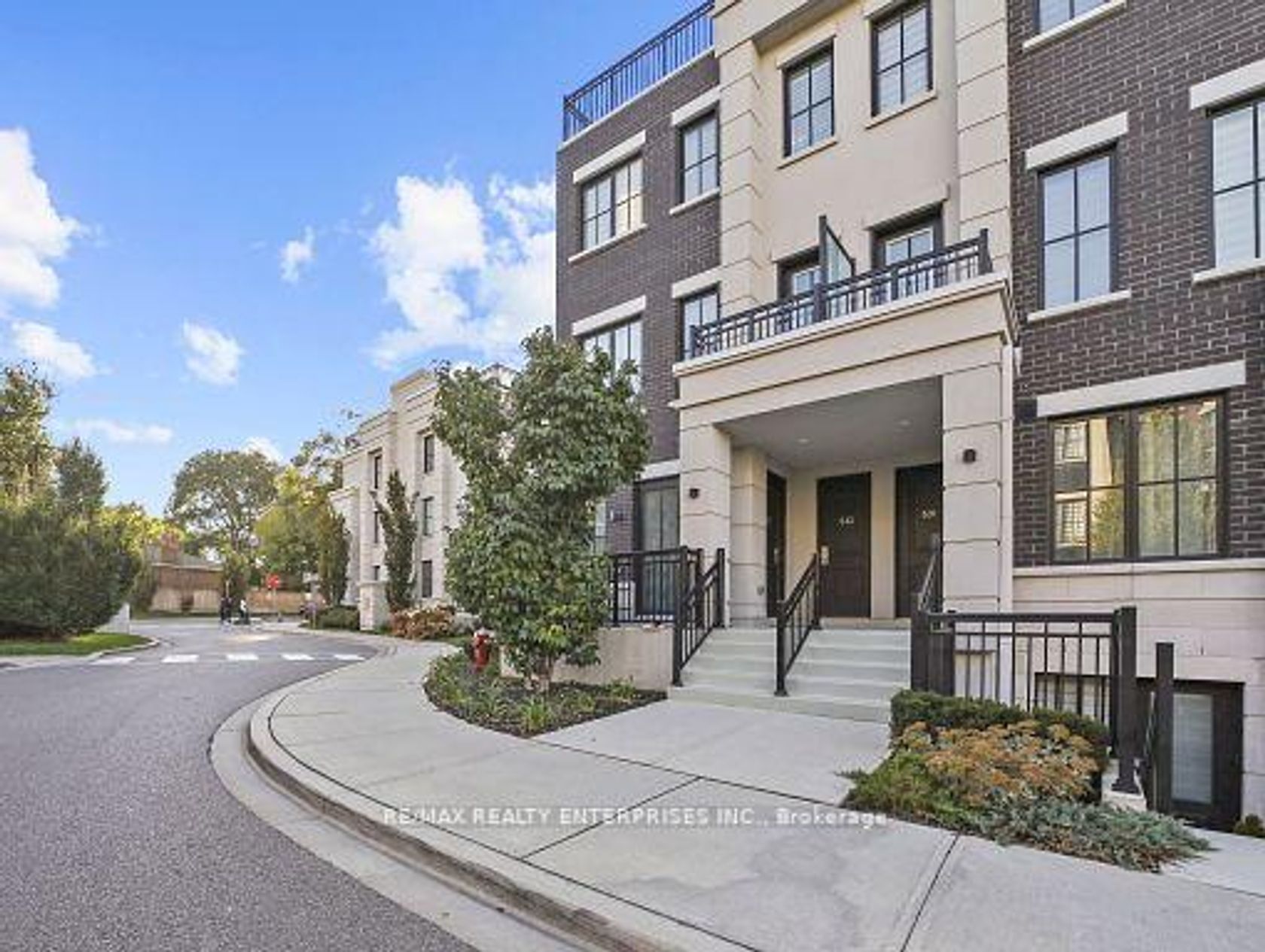 532 - 657 Cricklewood Drive, Mineola, Mississauga 