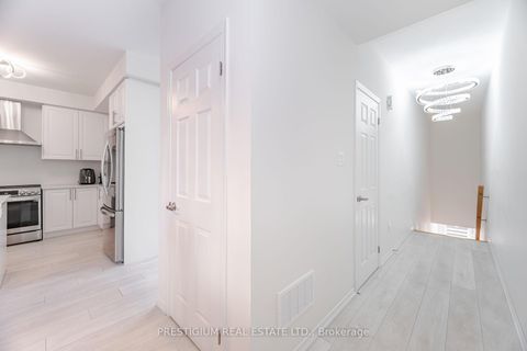 Photo 5 at 3 - 22 HUMBERWOOD Boulevard, Clairville, Toronto