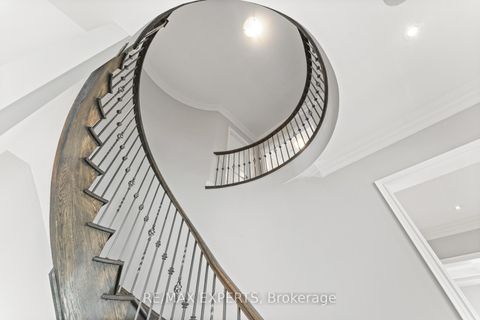 Photo 22 at 97 Ross Vennare Crescent, Kleinburg, Vaughan