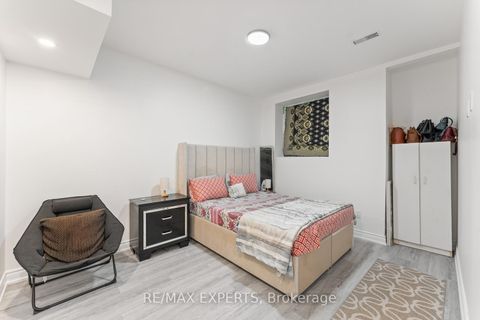 Photo 36 at 97 Ross Vennare Crescent, Kleinburg, Vaughan