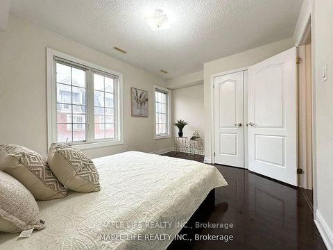 Photo 13 at 5 Hayes Lane, Willowdale East, Toronto