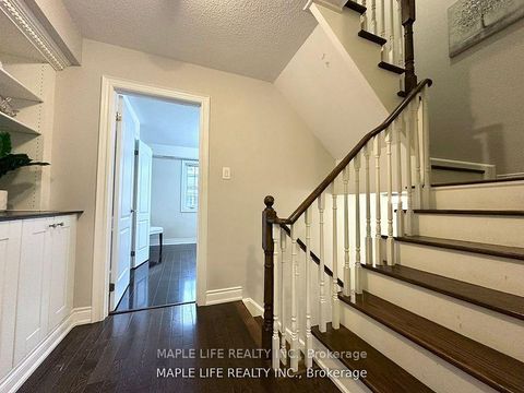 Photo 14 at 5 Hayes Lane, Willowdale East, Toronto