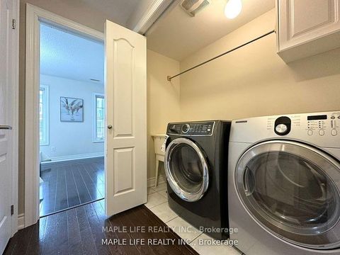 Photo 18 at 5 Hayes Lane, Willowdale East, Toronto
