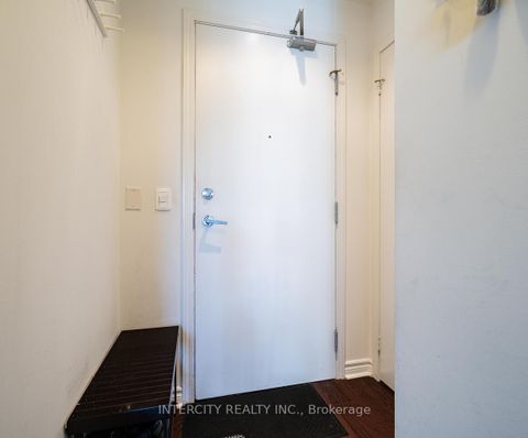 Photo 3 at 525 - 2885 Bayview Avenue, Bayview Village, Toronto