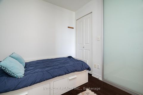 Photo 18 at 525 - 2885 Bayview Avenue, Bayview Village, Toronto