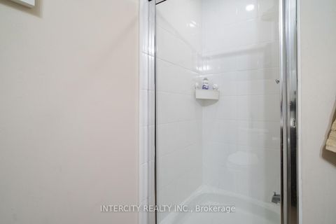 Photo 20 at 525 - 2885 Bayview Avenue, Bayview Village, Toronto