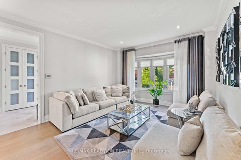 Photo 5 at 90 Savoy Crescent, Beverley Glen, Vaughan