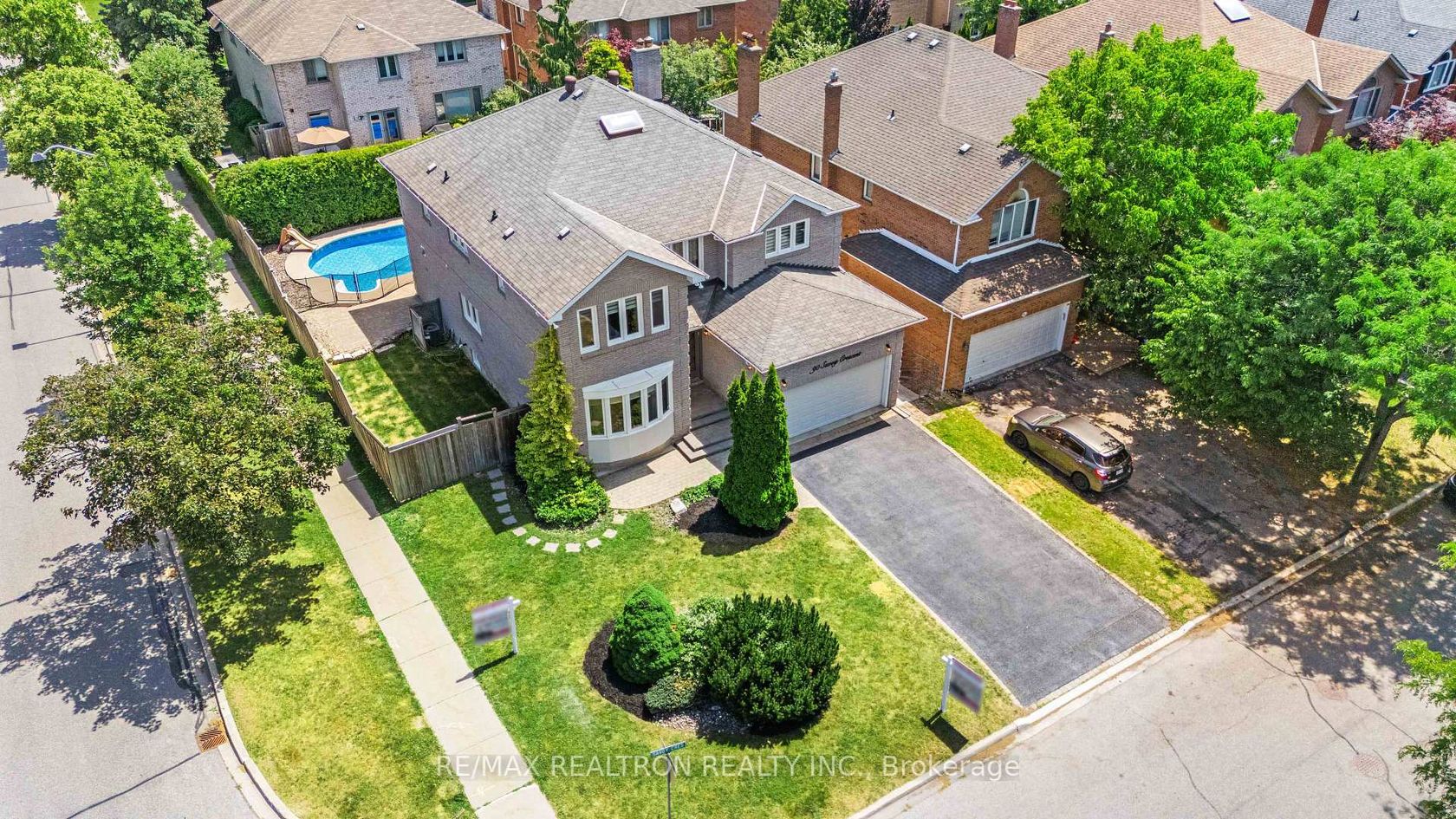 90 Savoy Crescent, Beverley Glen, Vaughan by Loree Meneguzzi Real Estate 90 Savoy Crescent, Beverley Glen, Vaughan