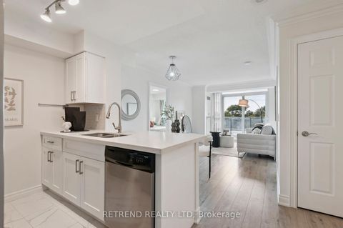 Photo 3 at 411 - 15 Greenview Avenue, Newtonbrook West, Toronto