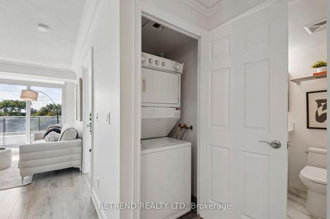 Photo 9 at 411 - 15 Greenview Avenue, Newtonbrook West, Toronto