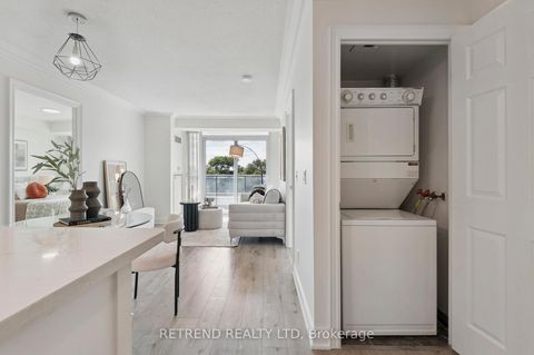 Photo 10 at 411 - 15 Greenview Avenue, Newtonbrook West, Toronto