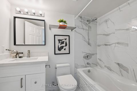 Photo 12 at 411 - 15 Greenview Avenue, Newtonbrook West, Toronto