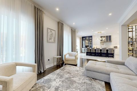 Photo 5 at 37 Cedarpoint Court, Patterson, Vaughan