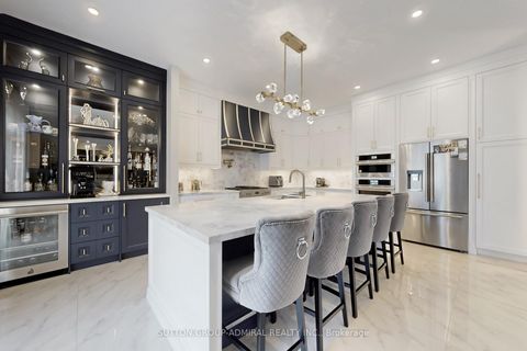 Photo 6 at 37 Cedarpoint Court, Patterson, Vaughan