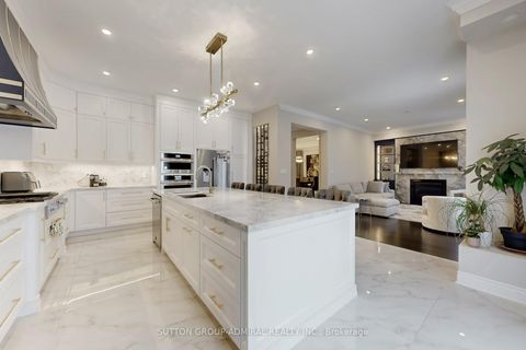 Photo 7 at 37 Cedarpoint Court, Patterson, Vaughan