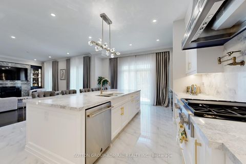 Photo 8 at 37 Cedarpoint Court, Patterson, Vaughan