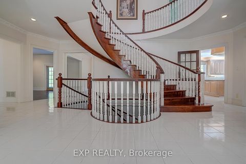 Photo 4 at 77 Silver Fox Place, Rural Vaughan, Vaughan