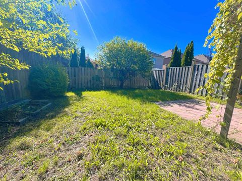 Photo 12 at 86 Andes Crescent, Vellore Village, Vaughan