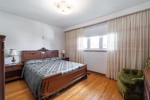 Photo 14 at 1012 Castlefield Avenue, Belgravia, Toronto