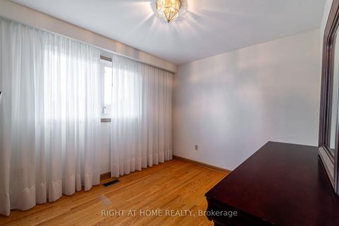 Photo 16 at 1012 Castlefield Avenue, Belgravia, Toronto