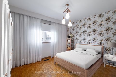 Photo 25 at 1012 Castlefield Avenue, Belgravia, Toronto
