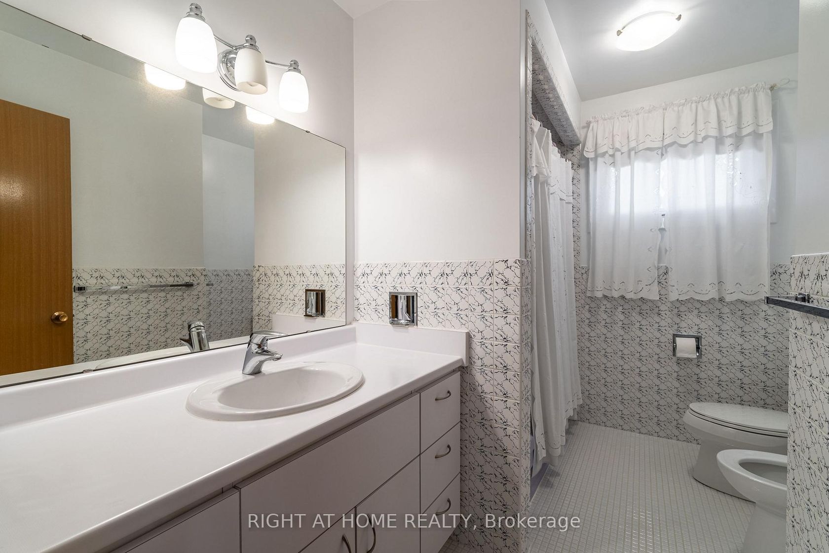 Photo 18 at 1012 Castlefield Avenue, Belgravia, Toronto Photo 18 at 1012 Castlefield Avenue, Belgravia, Toronto