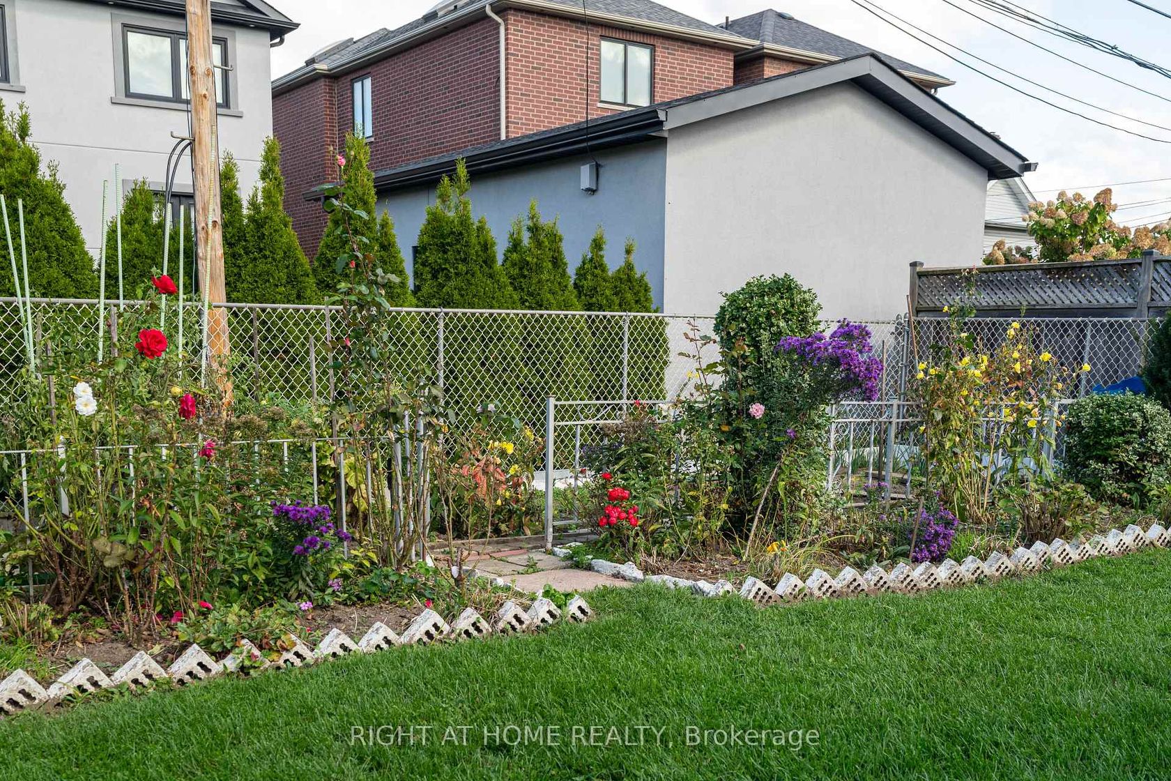 Photo 37 at 1012 Castlefield Avenue, Belgravia, Toronto Photo 37 at 1012 Castlefield Avenue, Belgravia, Toronto