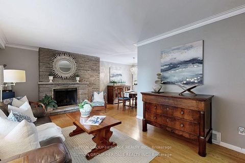 Photo 5 at 17 Brenham Crescent, Newtonbrook East, Toronto