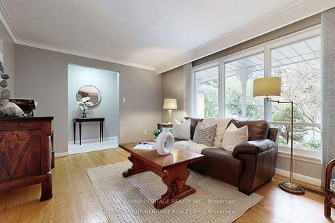 Photo 6 at 17 Brenham Crescent, Newtonbrook East, Toronto
