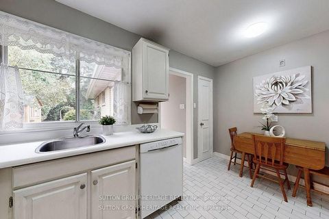 Photo 12 at 17 Brenham Crescent, Newtonbrook East, Toronto