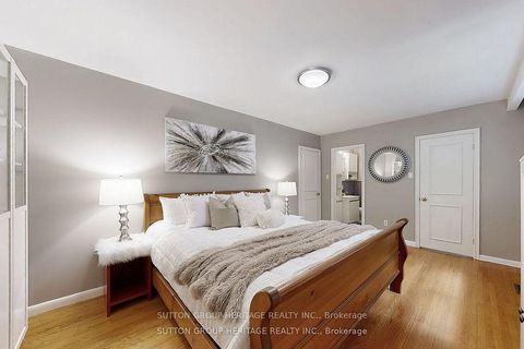 Photo 14 at 17 Brenham Crescent, Newtonbrook East, Toronto