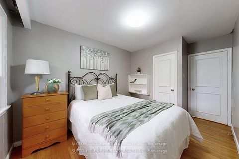 Photo 19 at 17 Brenham Crescent, Newtonbrook East, Toronto
