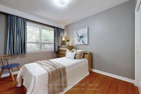 Photo 20 at 17 Brenham Crescent, Newtonbrook East, Toronto