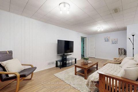 Photo 28 at 17 Brenham Crescent, Newtonbrook East, Toronto