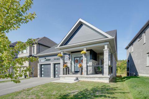 Photo 1 at 99 FRANKLIN Trail, Holly, Barrie