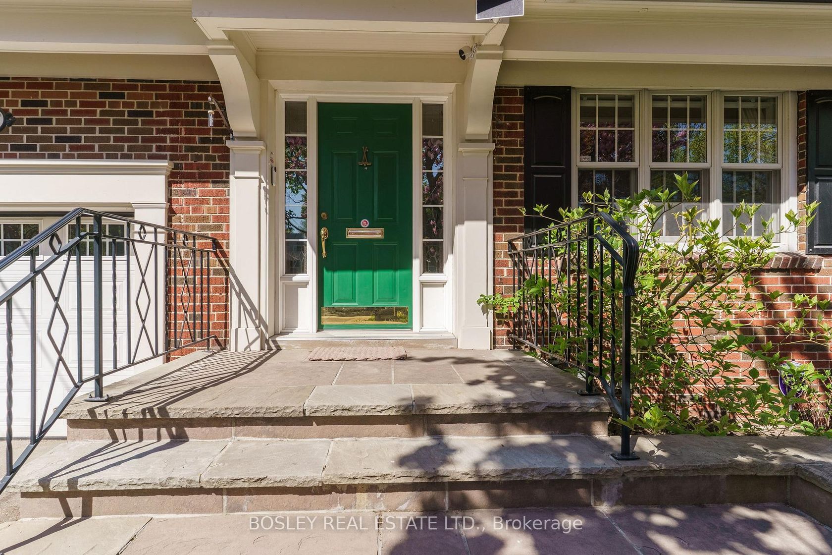 Photo 4 at 112 Brentcliffe Road, Leaside, Toronto Photo 4 at 112 Brentcliffe Road, Leaside, Toronto